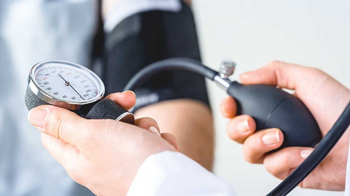 hematurija i hipertenzija mjerenje krvnog tlaka